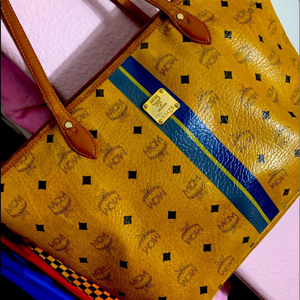 Big McM bag authentic
